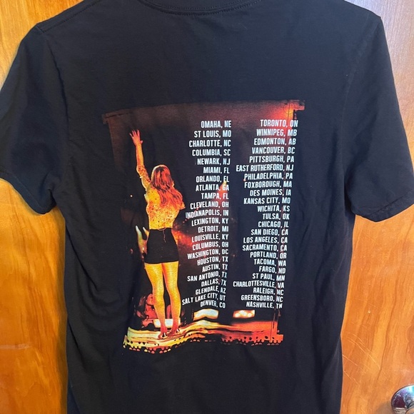 Vintage Taylor Swift The Red Tour Shirt Size Small - Picture 3 of 3